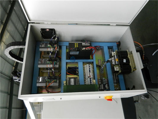 Un CNC su ordinazione verticale di 3 assi che macina XK7125