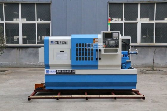 Piccolo tornio lavorante di acciaio inossidabile del tornio del metallo di CNC di CK6136D